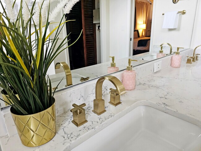 Building Photo - 11402 Suncreek Pl