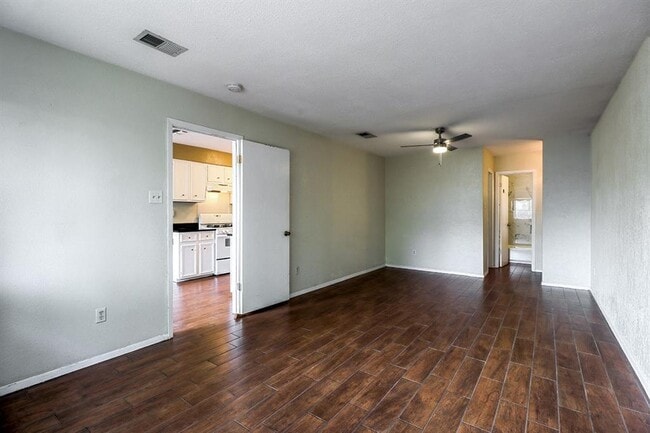 Building Photo - 3510 Oak Creek Dr