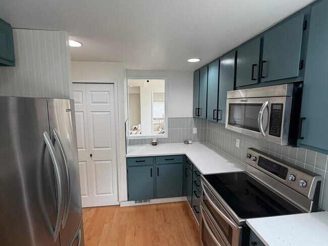 Building Photo - 2468 SE 8th Pl