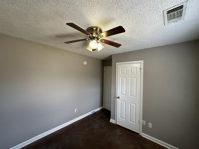 Building Photo - 5534 Lacey Cove