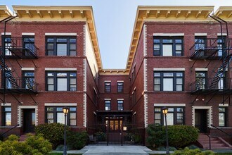 Building Photo - Fantastic 1-Bed w/ Hardwoods, DW, and SO M...