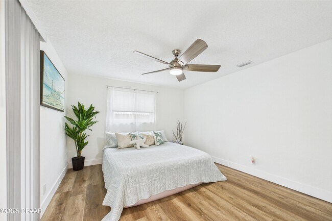 Building Photo - 4035 Oriole Ave