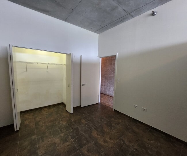 Building Photo - 235 W Van Buren St