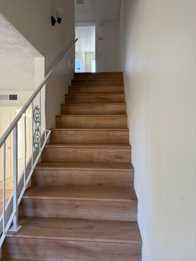 Building Photo - 3318 E Sierra Madre Ave