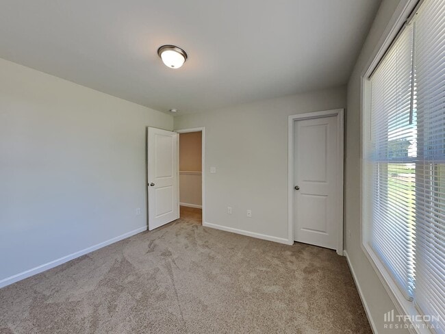 Building Photo - 29 Davinci Dr