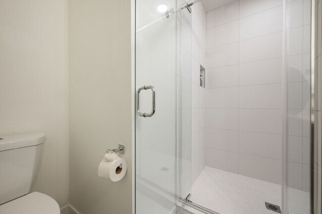 Building Photo - 4453 Aurora Ave N