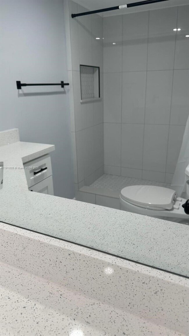 Building Photo - 1701 NE 191st St