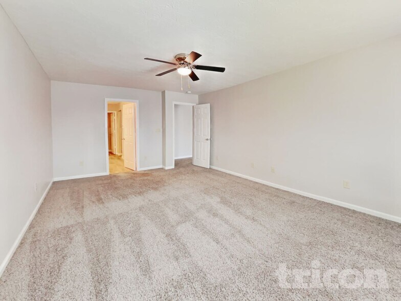 Building Photo - 817 Blue Ash Trail