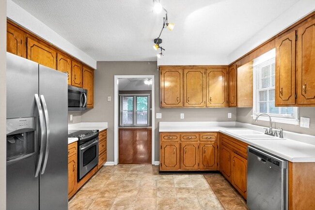 Building Photo - 735 Cayce Dr