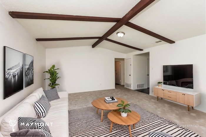 Building Photo - 1420 Palisades Dr