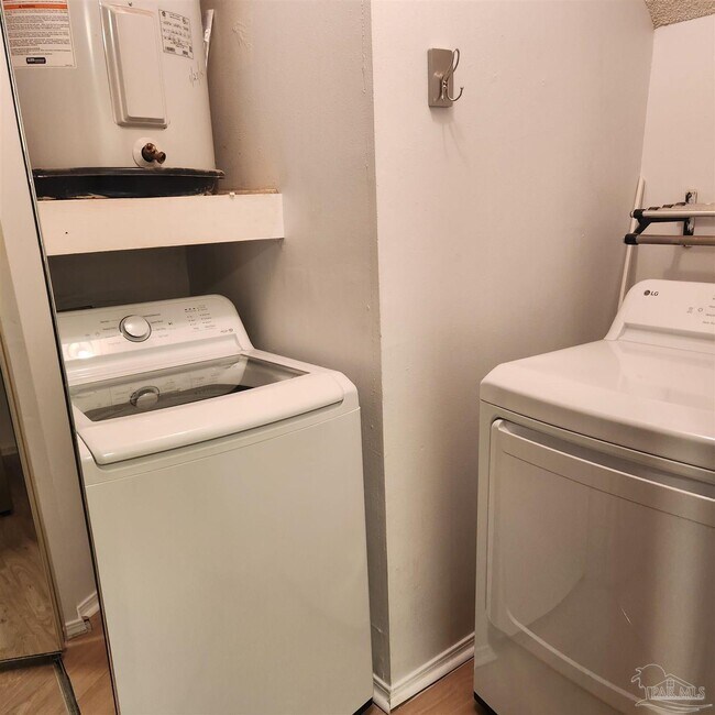 Building Photo - 5001 Grande Dr