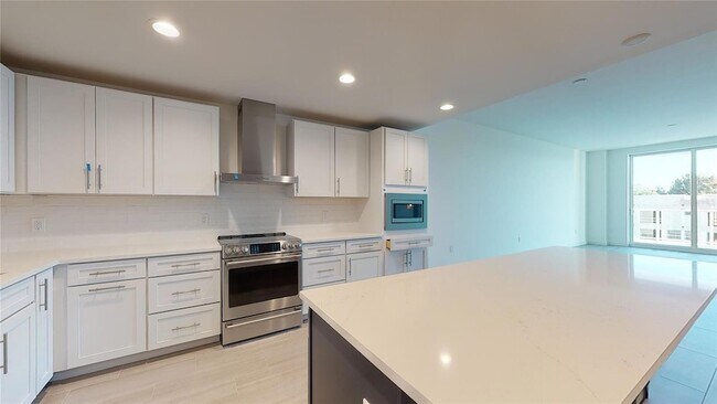 Building Photo - 920 N Osceola Ave