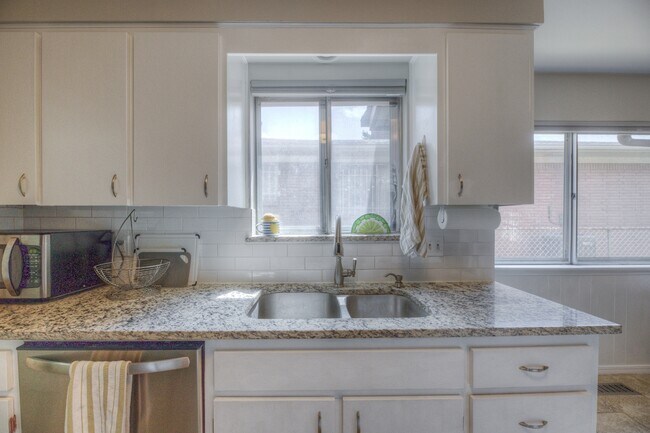 Building Photo - 6712 E 51st Pl
