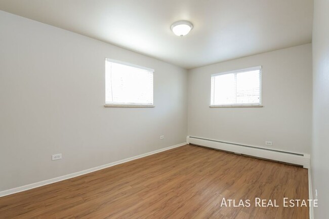 Building Photo - 2 Bedroom, 1 Bath Garden Level Unit!! 1 MO...