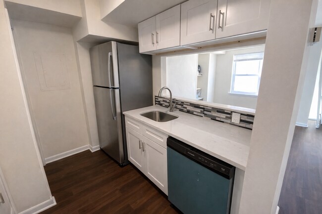 Building Photo - 790 S 2nd St