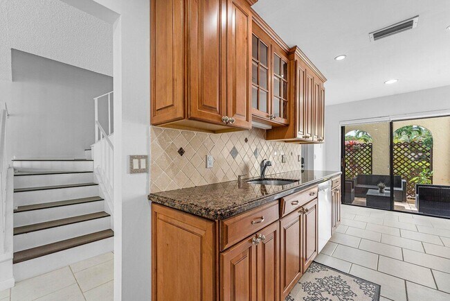 Building Photo - 8566 Casa Del Lago