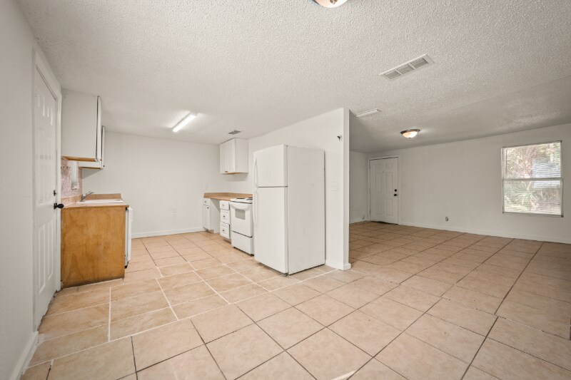 Building Photo - 304 Bernard Rd