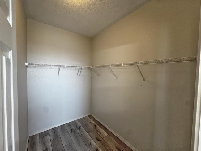 Building Photo - 1105 Meadowlark Way SE