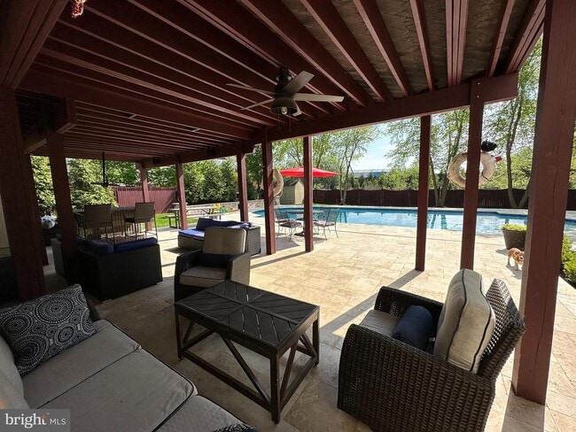 Building Photo - 21922 Hyde Park Dr