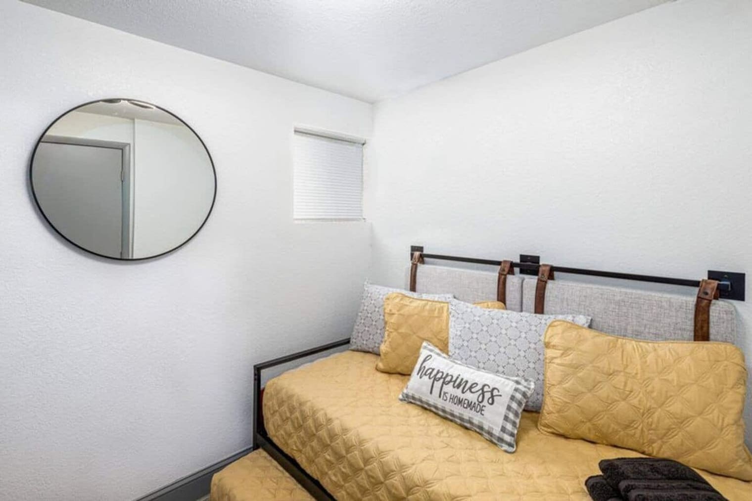 Building Photo - 1629 N Goldenrod Rd