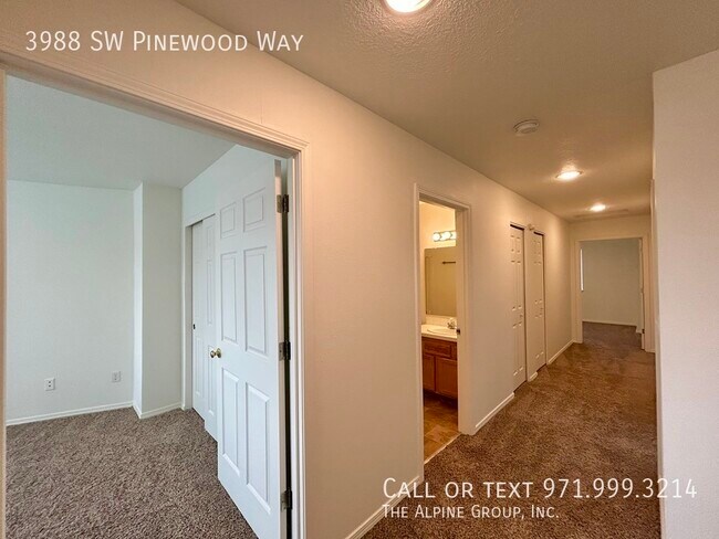 Building Photo - 3988 SW Pinewood Way