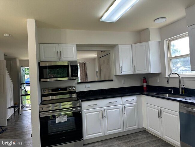 Building Photo - 241 Merrbaugh Dr