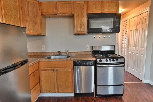 Building Photo - 1540 N 5th St