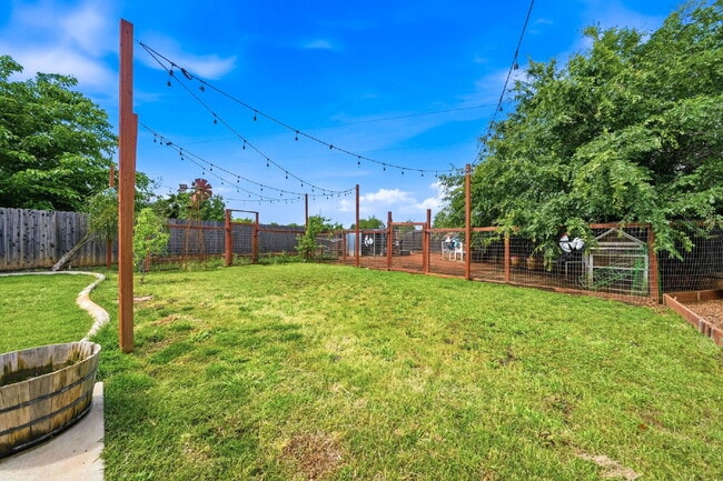 Building Photo - 3 Bedroom Home with RV/Boat Parking, Large Yard & Chicken Coop – Cul-de-Sac Location Near Kids Ki...