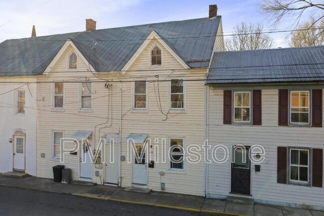 Building Photo - 218 N College St