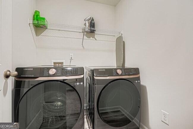 Building Photo - 4630 Blake Lp