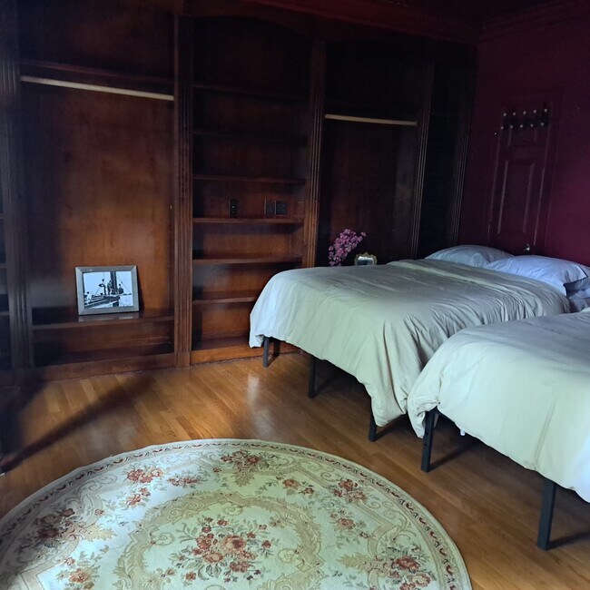 Building Photo - FURNISHED 6500 SQ FT MANSION (SHORT TERM / INSURANCE)