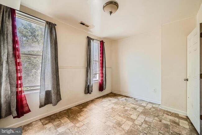 Building Photo - 1332 W Lafayette Ave