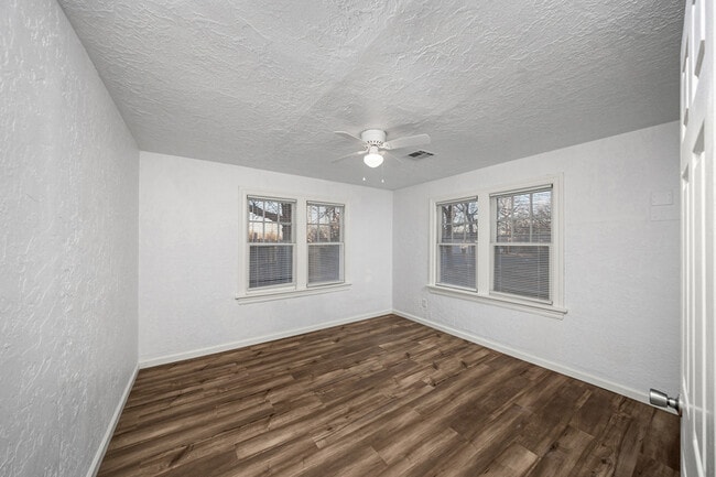 Building Photo - 1702 NW Euclid Ave