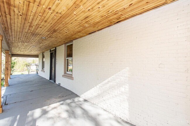 Building Photo - 117 Montgomery Ave