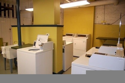 Building Photo - 1700 W Touhy Ave