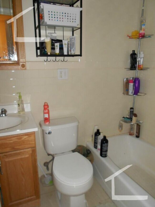 Building Photo - Perfect 3.5 bed Close to Fenway!!