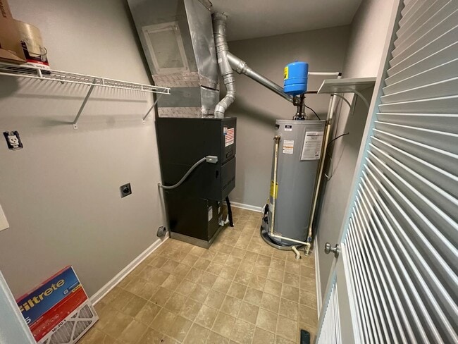 Building Photo - Brick Home in Desirable Neigborhood