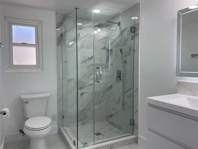 Building Photo - 323 S Broadway