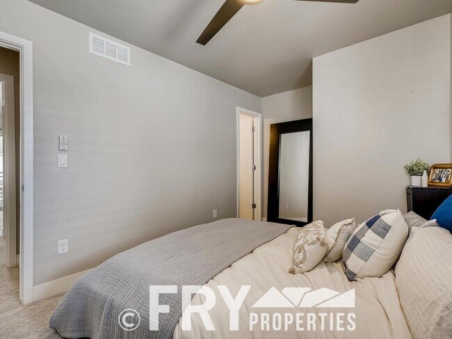 Building Photo - New Condo in South Sloan's Lake