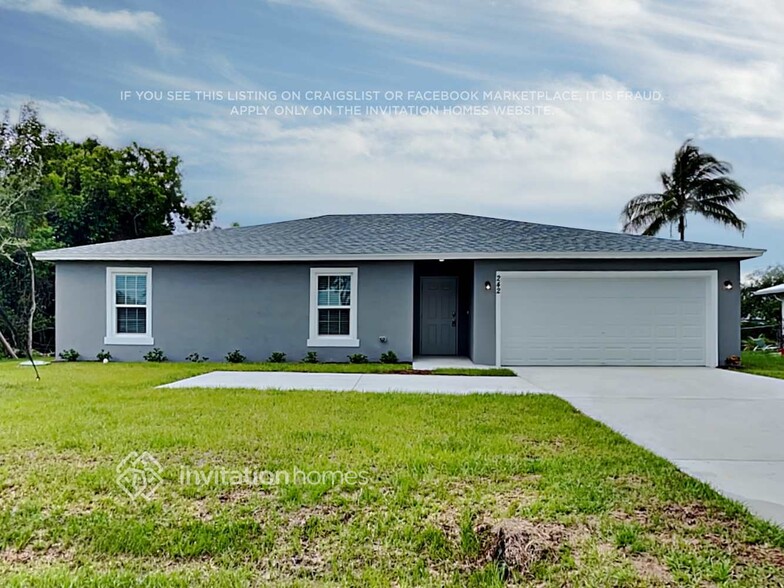 Primary Photo - 242 SW Oakridge Dr