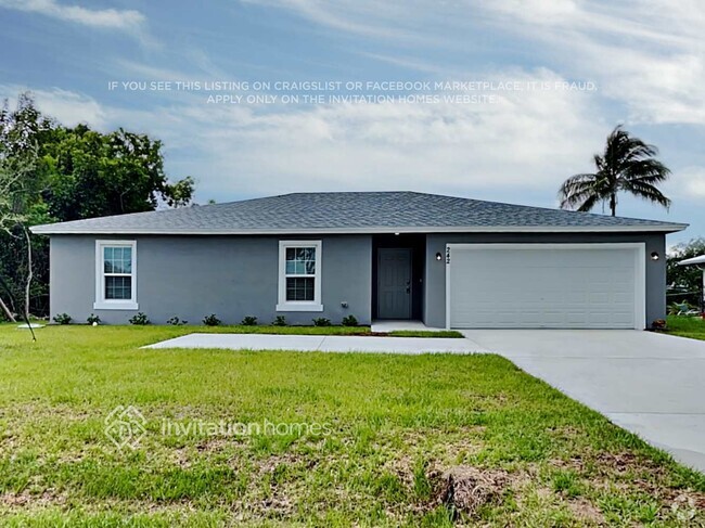 Building Photo - 242 SW Oakridge Dr