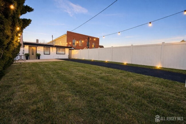 Building Photo - 6 Fitch St