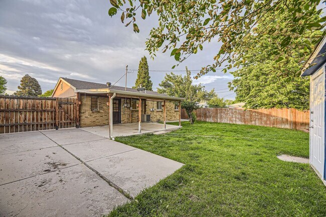 Building Photo - Spacious Home w/Large Backyard Only Blocks...