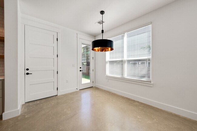 Building Photo - 1203 W 22nd St