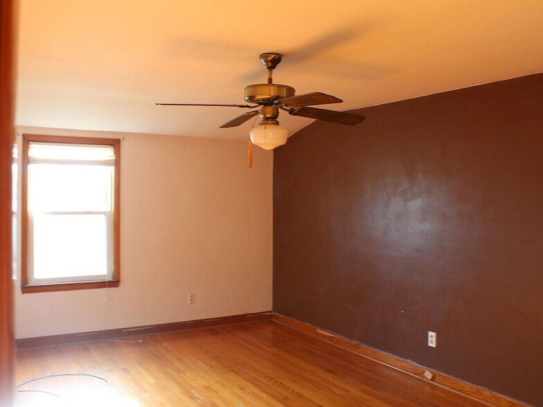 Building Photo - 4049 N 91st St