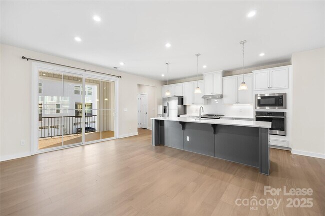 Building Photo - 9769 Oaklawn Blvd NW