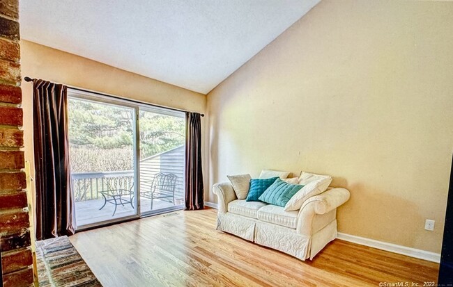 Building Photo - 136 Tunxis Village