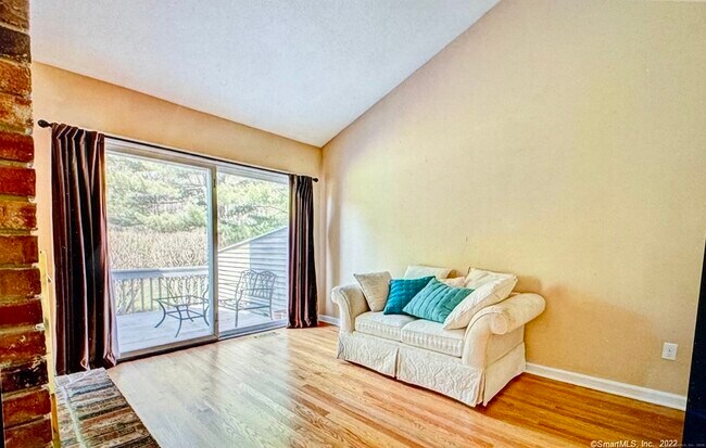 Building Photo - 136 Tunxis Vlg