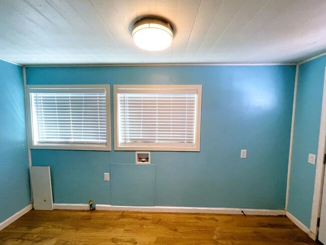 Building Photo - 5250 Whispering Creek Dr