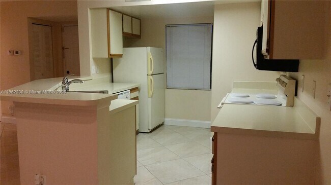 Building Photo - 9999 Summerbreeze Dr